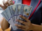 Сколько будут стоить 100 долларов в Украине: прогноз банкира до конца осени
