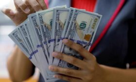 Сколько будут стоить 100 долларов в Украине: прогноз банкира до конца осени