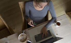 Лимиты на карточные переводы: планируют ли банки в дальнейшем «закручивать гайки»