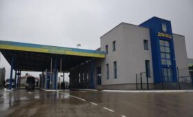 Работа одного из пунктов пропуска на границе с Румынией возобновлена: названа причина сбоя