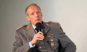 Чтобы покончить с НАТО, России хватит двух бригад, — полковник Бундесвера