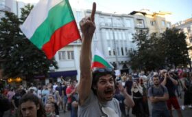 Пророссийские силы могут взять власть в Болгарии из-за санкций против «Лукойл», — Politico