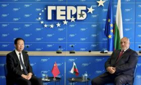 В Болгарии правящая партия убрала флаг Украины из офиса: СМИ узнали причину