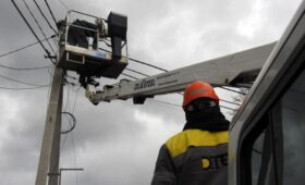За четверо суток ДТЭК вернул свет 310 тысячам семей после обстрелов