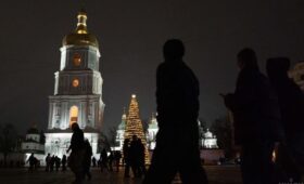 Графики отключений света на 21 декабря: энергетики обещают до 13,5 часов в темноте