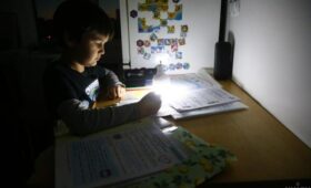 Отключение света на 17 декабря: когда не будет электроэнергии в среду