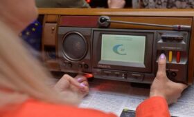 Законопроект №14110Д: политолог предупреждает о рисках для бюджета и индустрии