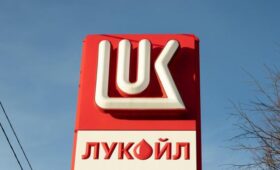 США приостановили часть санкций против российского «Лукойла»