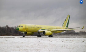 В РФ подняли в небо новый пассажирский самолет, но он не нужен даже их авиакомпаниям