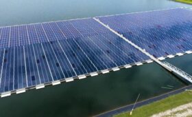 В мире тренд на плавучие солнечные панели, но ученые указали на опасность