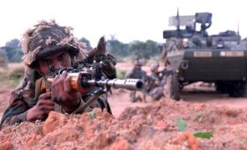 Индия и Китай активно строят инфраструктуру для войны за Гималаи, — WSJ