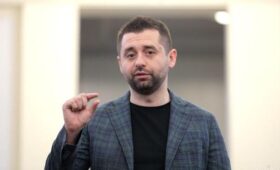 Украина должна рассмотреть возможность гибридного голосования на выборах, — Арахамия