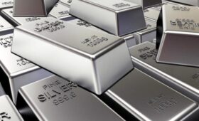 Серебро поднялось до максимума и пошло вниз: сколько теперь стоит металл