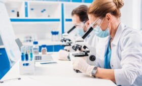 Ученые заявили о прорыве в лечении рака: опухоли уничтожают крошечные металлические частицы