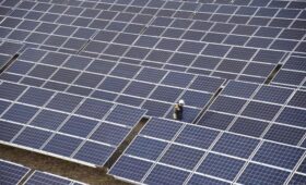 Мир теряет интерес к солнечным панелям: Bloomberg прогнозирует первый в истории спад