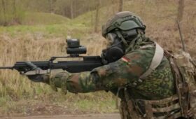 В Германии студенты устроили протесты в 90 городах против восстановления военной службы