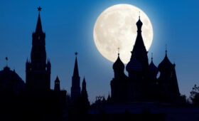 Россия планирует построить на Луне атомную электростанцию: СМИ узнали детали