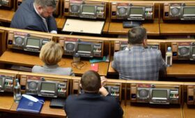 Депутаты втрое увеличили себе выплаты