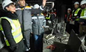 Еврокомиссар Марта Кос посетила поврежденную обстрелами ТЭС ДТЭК