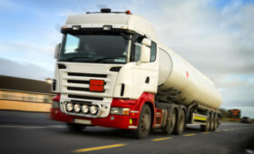 Уничтоженные мосты в Одесской области погонят вверх цены на топливо, — эксперт