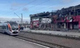 Восстановлено движение поездов через железнодорожную станцию в Фастове (видео)