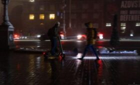 Некоторых украинцев могут временно исключать из графиков отключения: в правительстве назвали условие