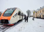 В Киевской области из-за аварии на ЛЭП задержали ряд поездов