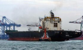 Иран вывел в море свой «авианосец» на фоне напряженности в регионе