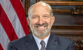 Министр торговли США вызвал скандал на ужине в Давосе, гости покидали зал, — FT