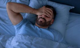 Бессонница опаснее плохого питания: ученые назвали риски