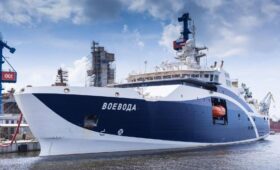 Строили целую вечность: россияне получили новое большое судно «Воевода» с «элитной» начинкой