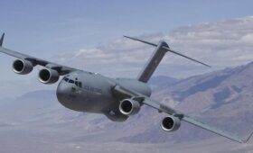 США перебросили десятки военно-транспортных самолетов на Ближний Восток: аналитики удивлены