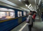 В Киеве изменилось движение транспорта после обстрела: как курсируют метро и электротранспорт