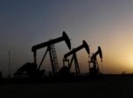 Несмотря на геополитическое напряжение, цены на нефть летят в пропасть, — Reuters