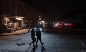 На улицах Киева станет темнее из-за экономии электроэнергии: что отключат