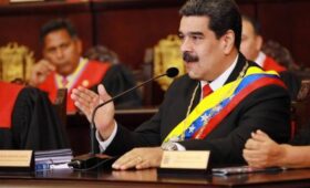 Президент Венесуэлы Мадуро заявил, что готов поговорить с США о наркоторговле и нефти