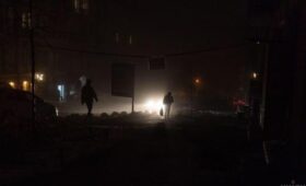 Графики отключений на пятницу: кто и сколько будет сидеть без света