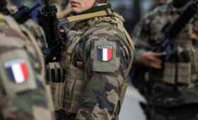 Меньше, чем ожидалось: The Times раскрыло, сколько миротворцев отправят Франция и Британия