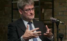 «РФ не имеет права диктовать условия»: посол Франции высказался о размещении миротворцев