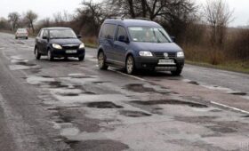 Ремонт дорог в Украине под угрозой: чиновник назвал недостающую космическую сумму