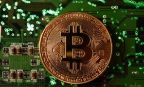 Биткойн обвалился до новой психологической отметки: сколько стоит криптовалюта