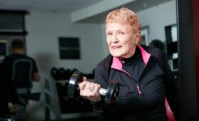 Ученые назвали лучшее упражнение для сжигания жира у пожилых людей