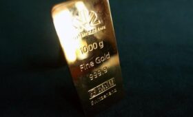 Золото снова рвануло вверх из-за Трампа