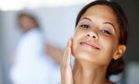 Что пить для здоровой кожи: дерматолог назвала два главных витамина