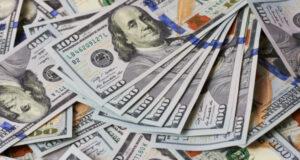 Сколько будут стоить 100 долларов до 15 февраля: прогноз банкира