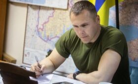 Сейчас переговоры о прекращении войны невыгодны Украине, — нардеп Костенко