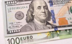 Сколько будут стоить 100 долларов в Украине в первый месяц весны: прогноз банкира