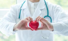 Почему нужно есть авокадо с помидором: диетолог назвала орган, которому это полезно