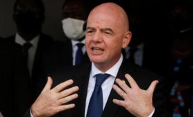 Президент ФИФА призвал вернуть российские команды к международным соревнованиям