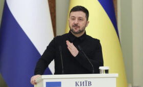 «Пусть Россия сдается»: Зеленский не считает, что мирные переговоры зашли в тупик